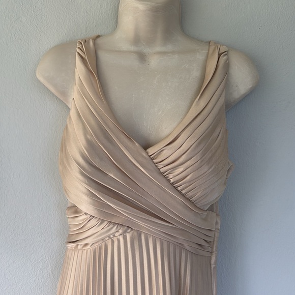 Masquerade champagne gold pleated v-neck mesh illusion back gown size small - Picture 2 of 13